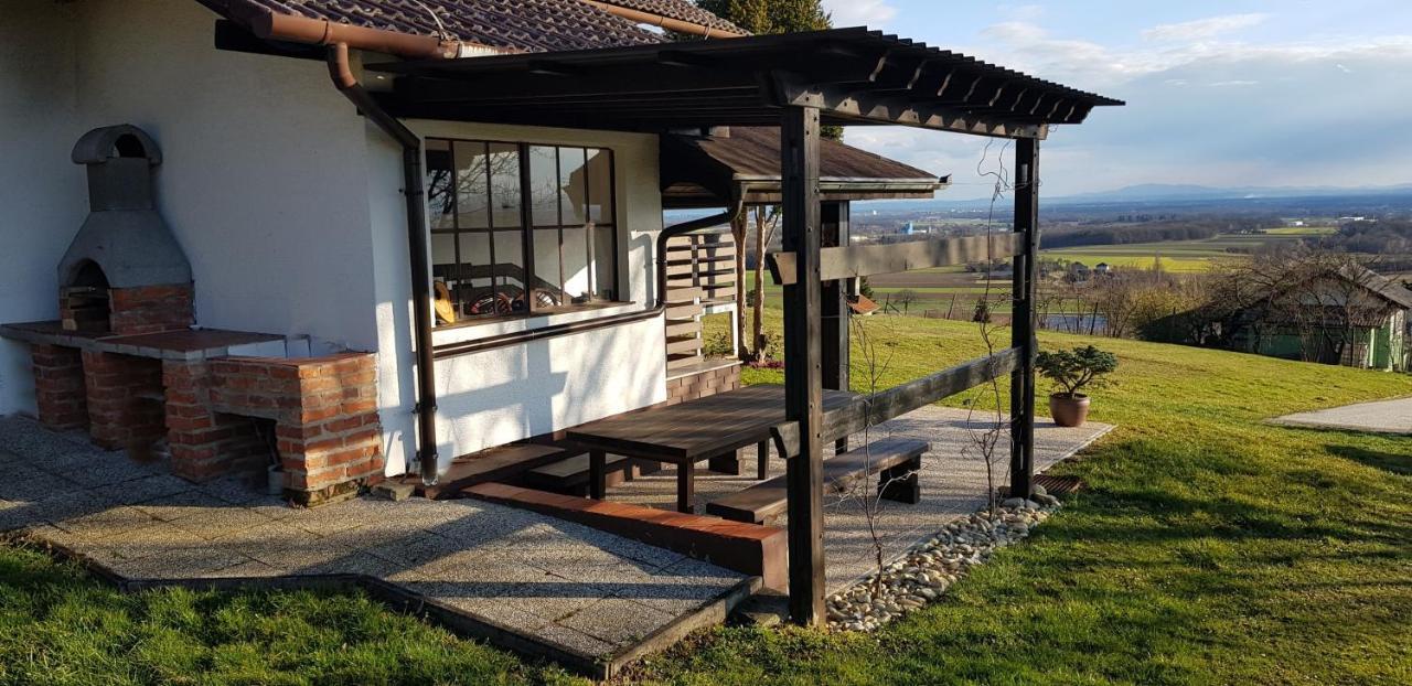Holiday House Vilana Puconci Buitenkant foto