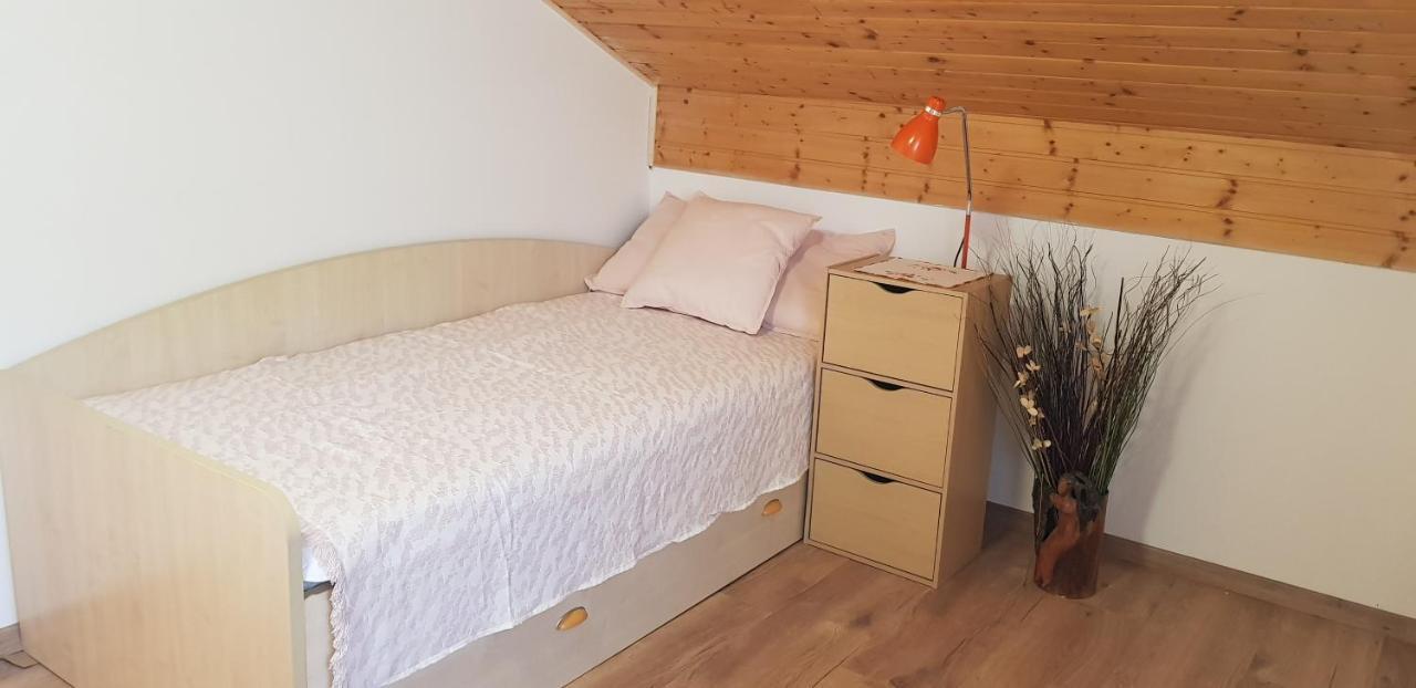 Holiday House Vilana Puconci Buitenkant foto