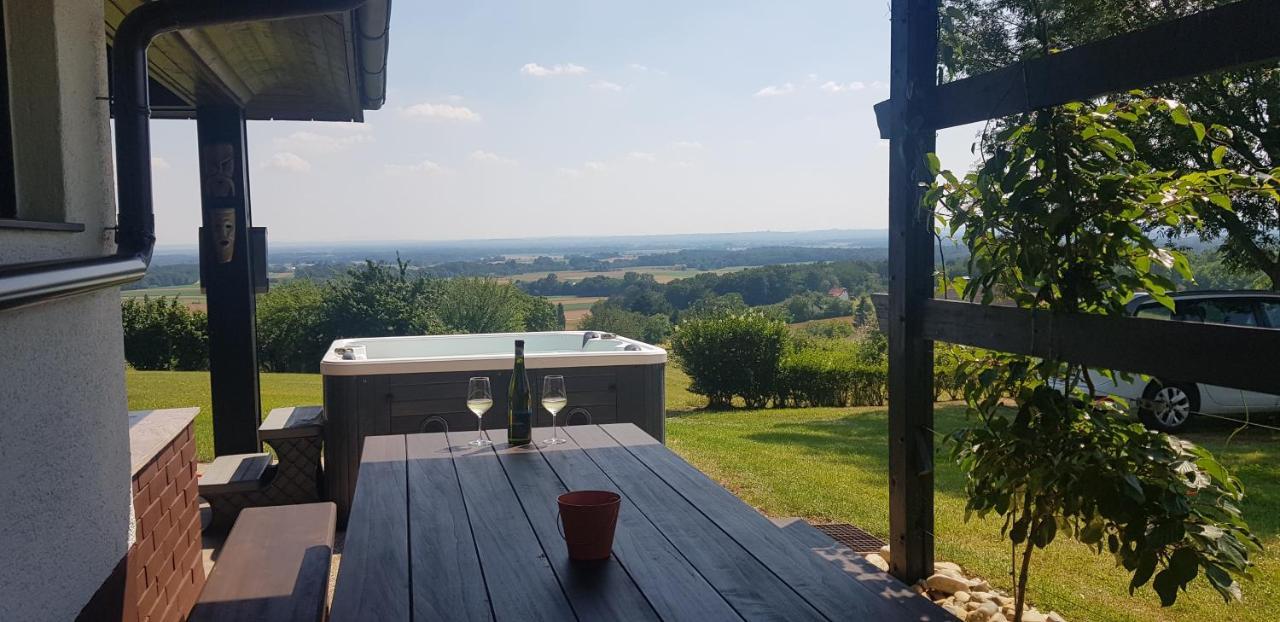 Holiday House Vilana Puconci Buitenkant foto